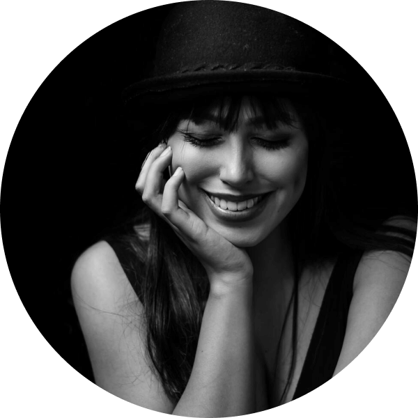 占位符图片，带有撰写好评的用户的头像。